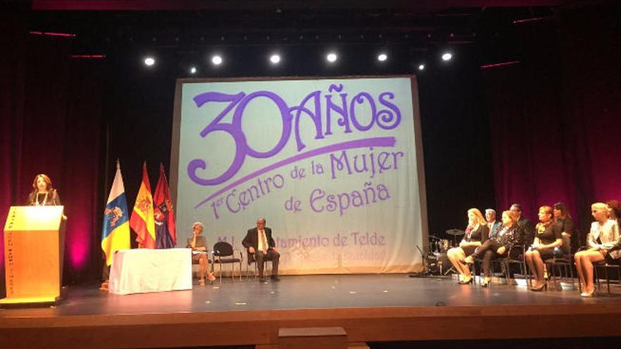 Acto institucional del 30º aniversario del centro municipal de la Mujer.
