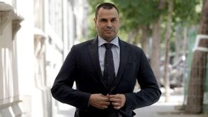 La jutge confirma el processament del nòvio d’Ayuso per frau