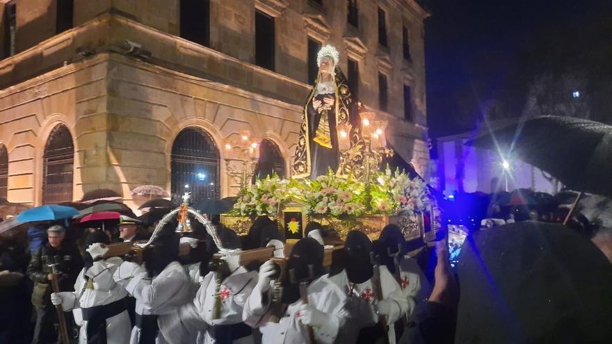 Procesión del Viernes Santo en Gijón