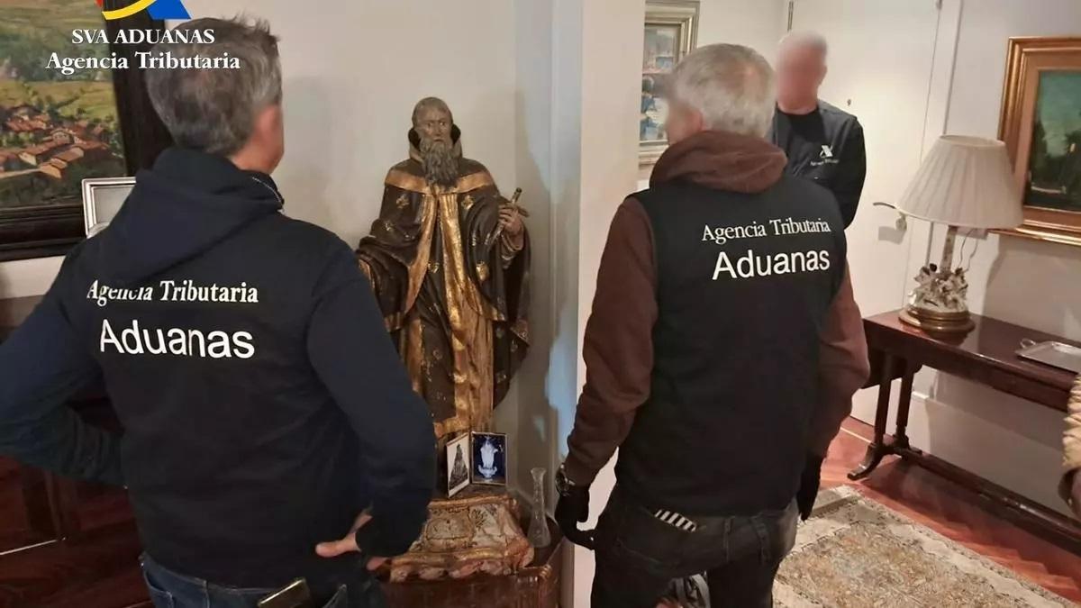 Una de las piezas intervenidas es una talla del patrón de Cartagena atada en el siglo XVIII