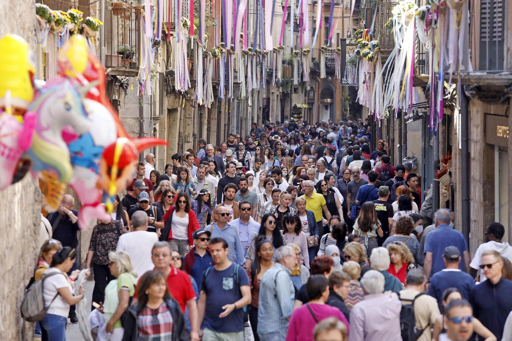 Girona es torna a omplir de color i riuades de gent en el retorn a la normalitat de Temps de Flors