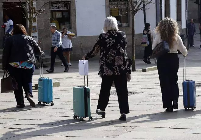 Santiago empieza a sancionar con hasta 30.000 euros a los dueños de pisos turísticos ilegales
