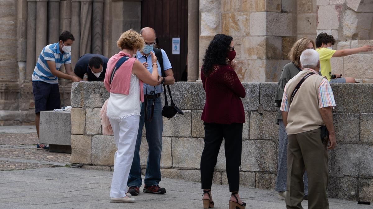 Un grupo de turistas en Zamora el pasado mes de julio