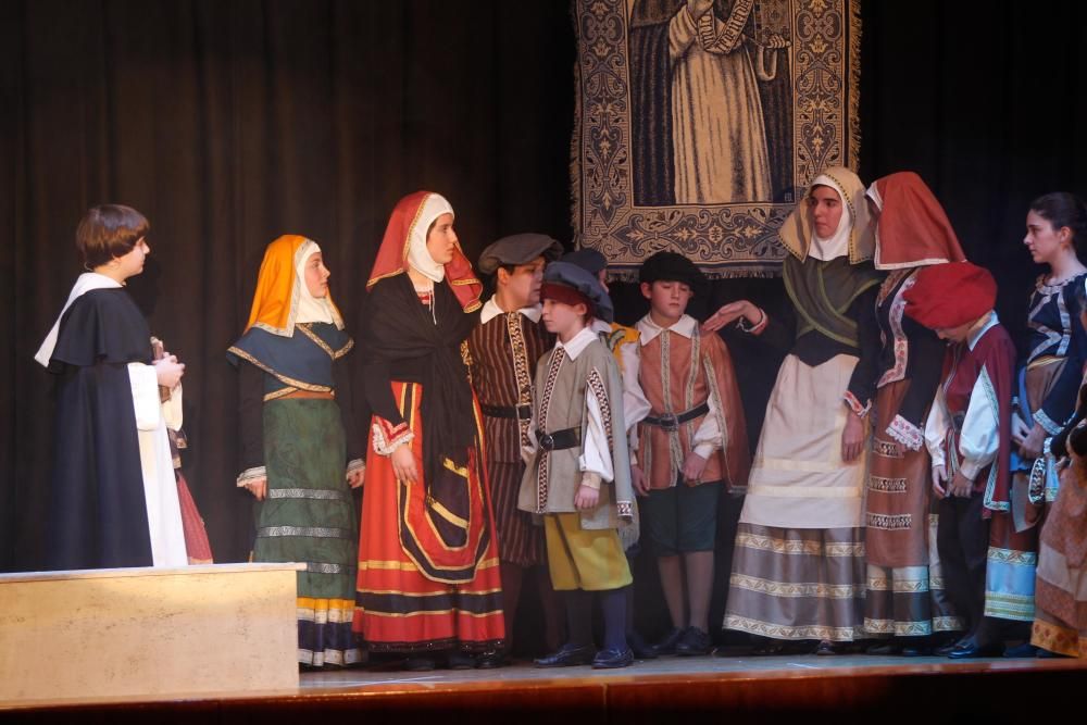 Niños en la representación de los ''Miracles'' de Sant Vicent Ferrer