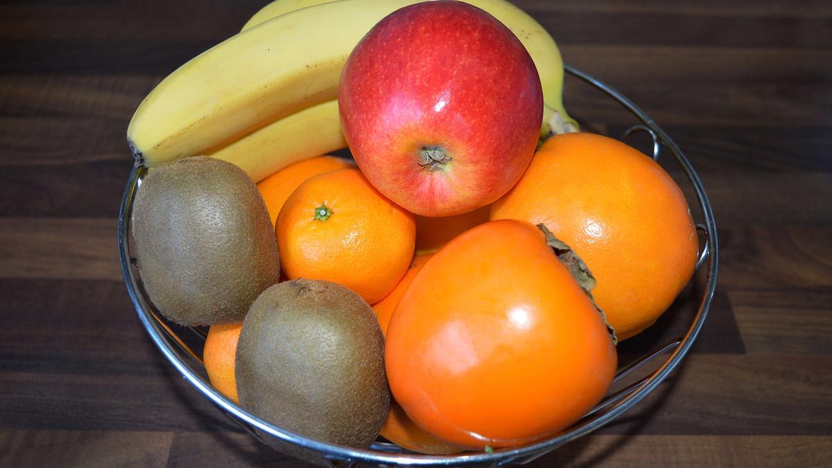 Los kiwis y las manzanas son, junto a los kakis, algunas de las mejores frutas para adelgazar