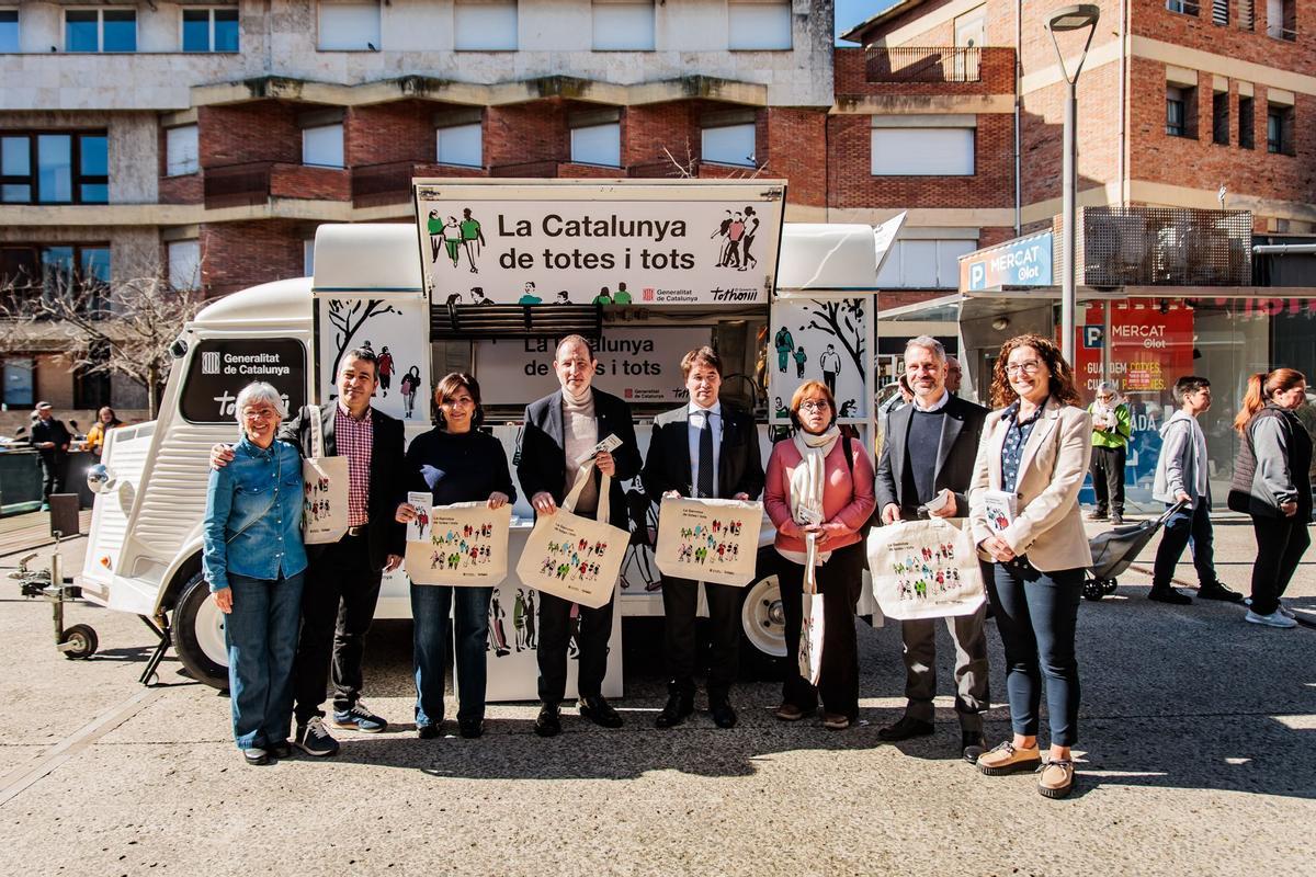 El vehicle informatiu del Pla de Govern al territori ha fet parada a Olot
