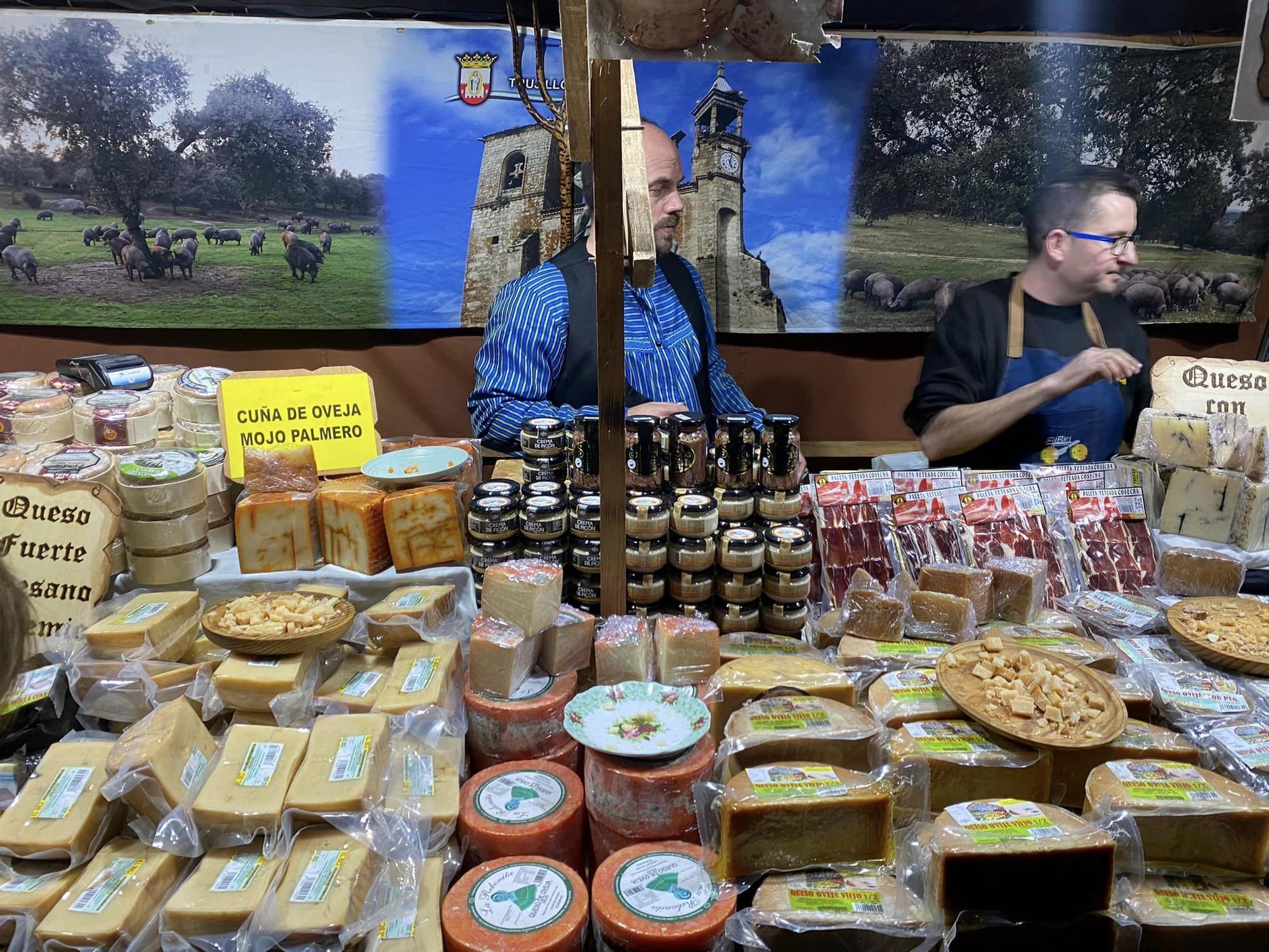 Todo preparado para el Mercado Tradicional de San Blas de la falla Clero