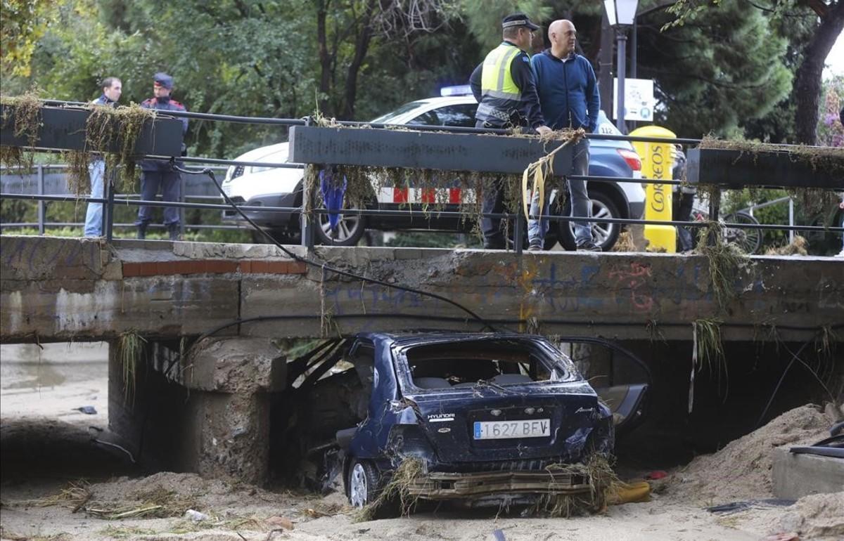 Vehicle en què va morir un veí de Mataró al ser arrossegat per l’aigua a la riera de Cabrils.
