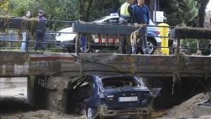 Vehículo en cuyo interior falleció un vecino de Mataró al ser arrastrado por el agua con su vehiculo en la riera de Cabrils.