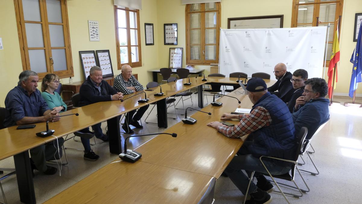 Una imagen de la reunión entre la Conselleria y los ganaderos de vacuno de leche, este miércoles en Palma.