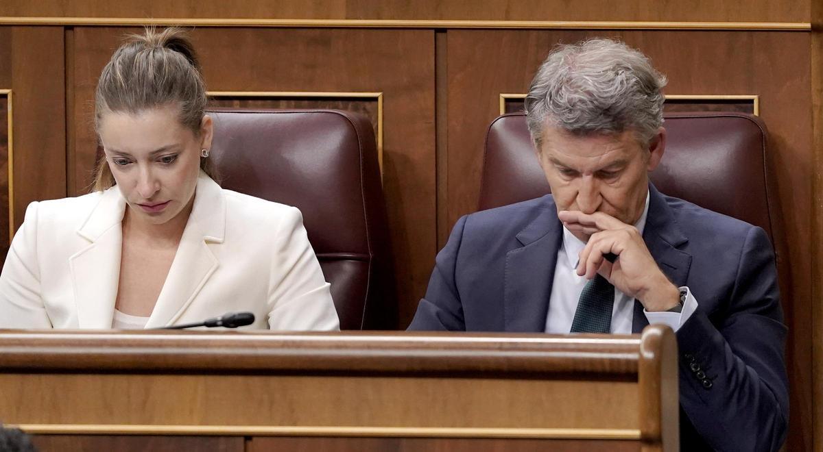 Alberto Núñez Feijóo y Ester Muñoz. Sesión de control al Gobierno en el Congreso de los Diputados.