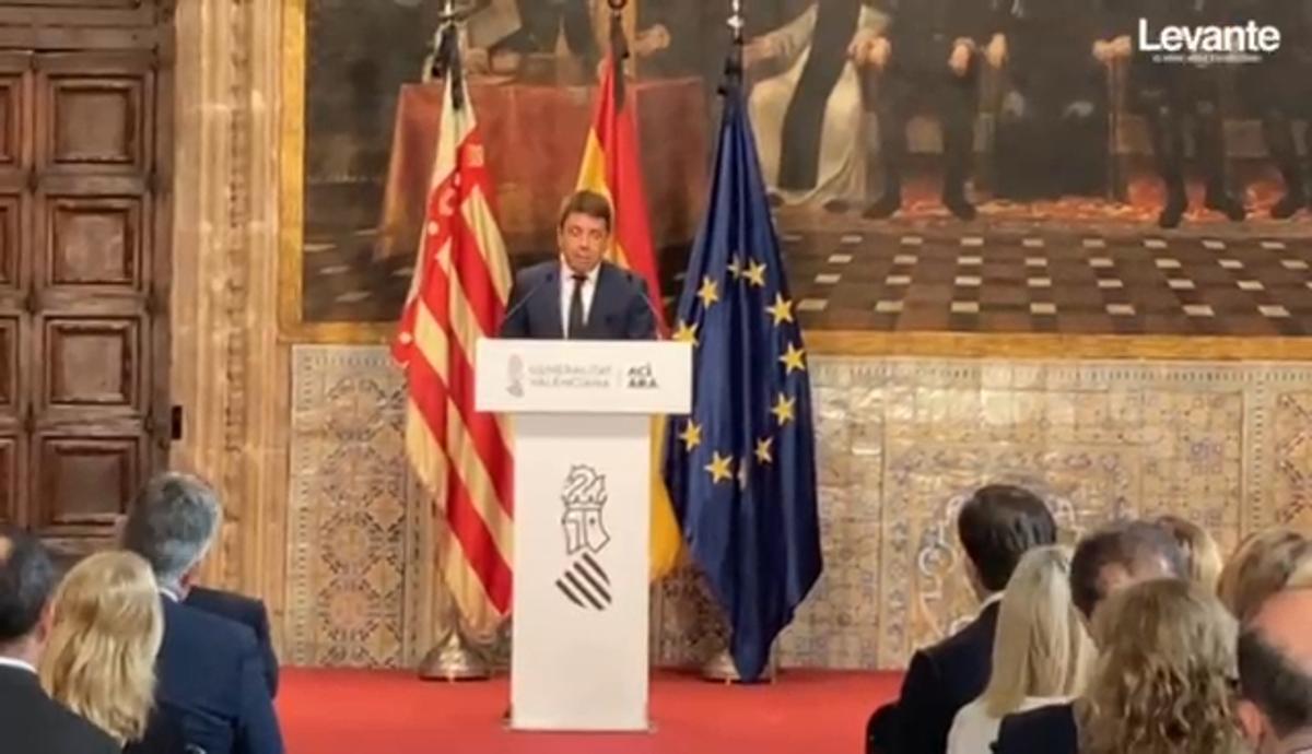 Mazón s’aferra a la reconstrucció en un discurs sense menció al seu futur polític Mazón s’aferra a la reconstrucció en un discurs sense menció al seu futur polític