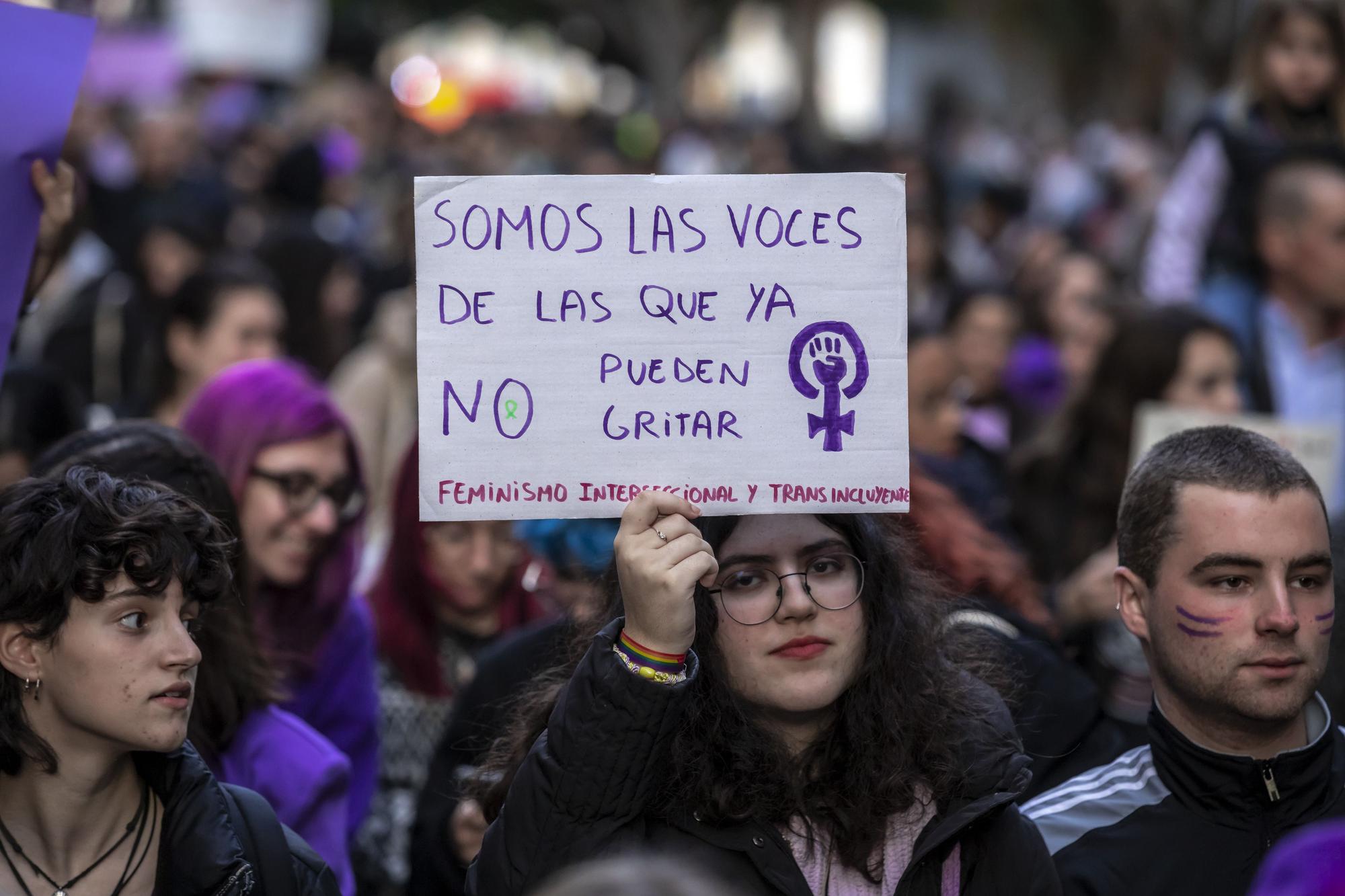 Manifestación feminista en Palma alternativa a favor de los derechos trans