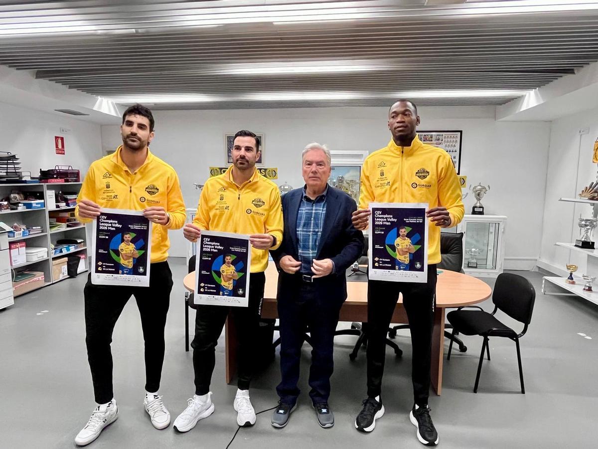 De izd. a dch.: Martín Ramos, Io De Amo, Juan Ruiz y Hélder Spencer, en la previa del Guaguas-Praga.