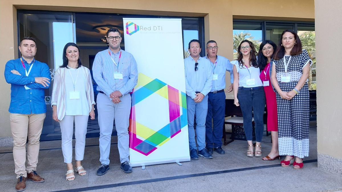 El edil de Turismo de Caravaca, José Carlos Gómez, junto al alcalde de Mula, Juan Jesús Moreno, y los equipos de turismo de ambos municipios