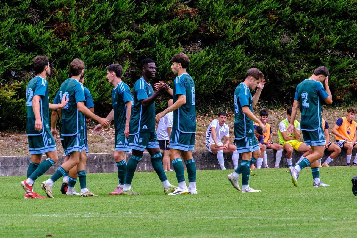 El partido entre la SD Compostela y el Atlético Montañeros, en imágenes