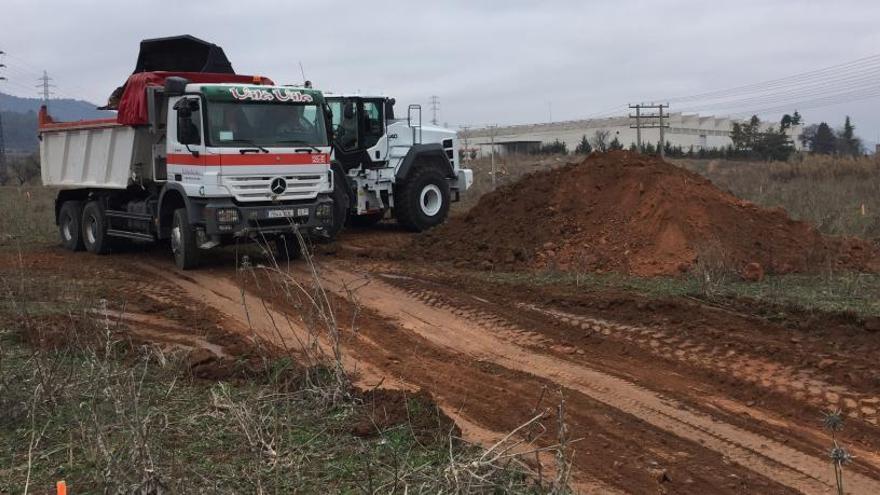 Maquinària treballant al costat del cementiri de Manresa