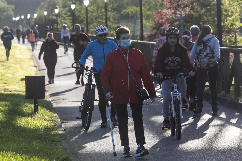 Oviedo se echa a la calle para hacer deporte en el primer día del desconfinamiento