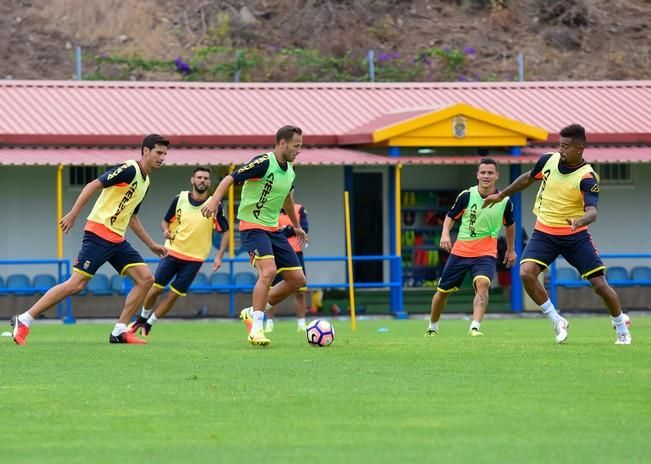 .Entrenamiento de la UD Las Palmas en Barranco ...