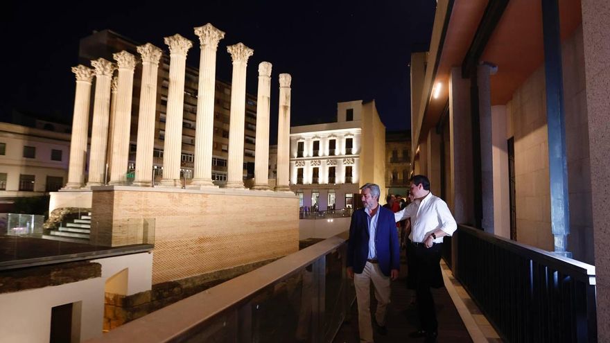 Así luce la iluminación nocturna del Templo Romano