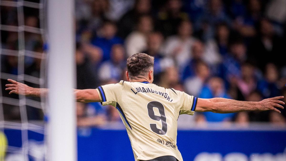 Robert Lewandowski marca el segundo gol de Polonia ante Lituania con este impresionante cabezazo