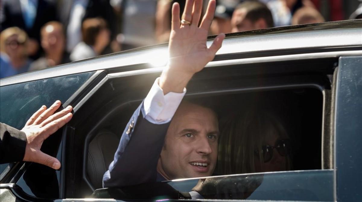 mbenach38862494 french president emmanuel macron leaves the polling station 170612205801