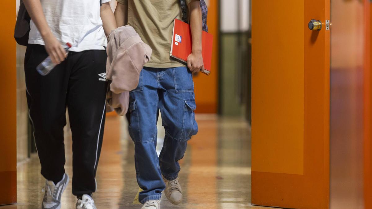 En 2025 habrán 1.590 docentes de secundaria más