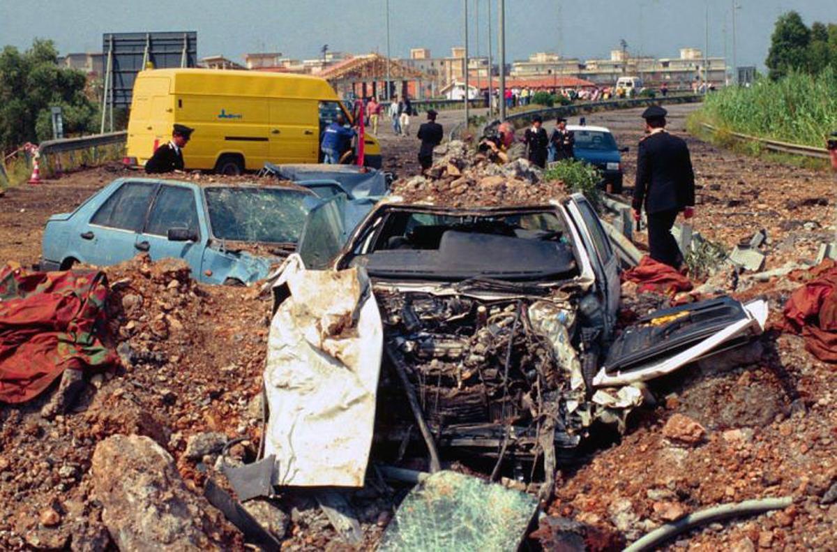 Atentado contra el juez Giovanni Falcone, camino de Palermo, en 1992.