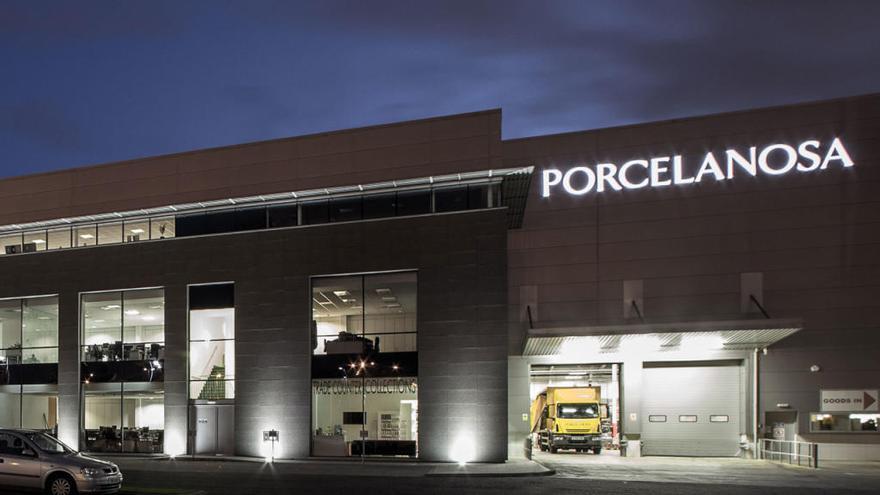 Banderas, Preysler y Silvestre estrenan la tienda de Porcelanosa en Málaga