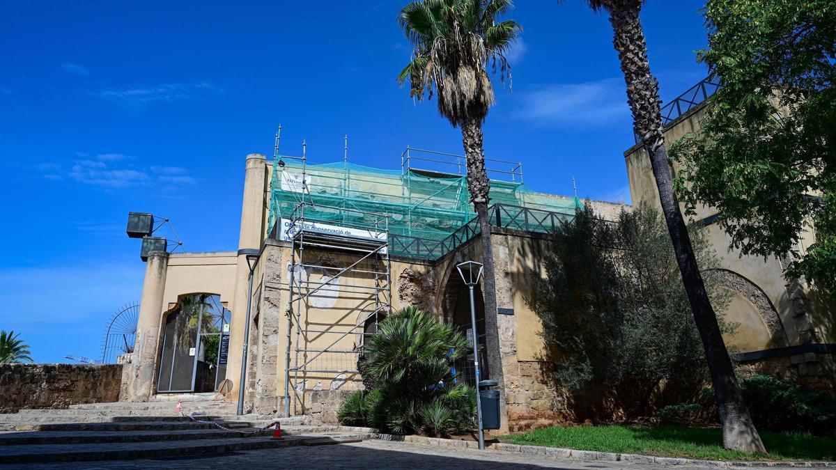 El Ajuntament de Palma inicia las obras de rehabilitación de un tramo de la muralla del Puig de Sant Pere.