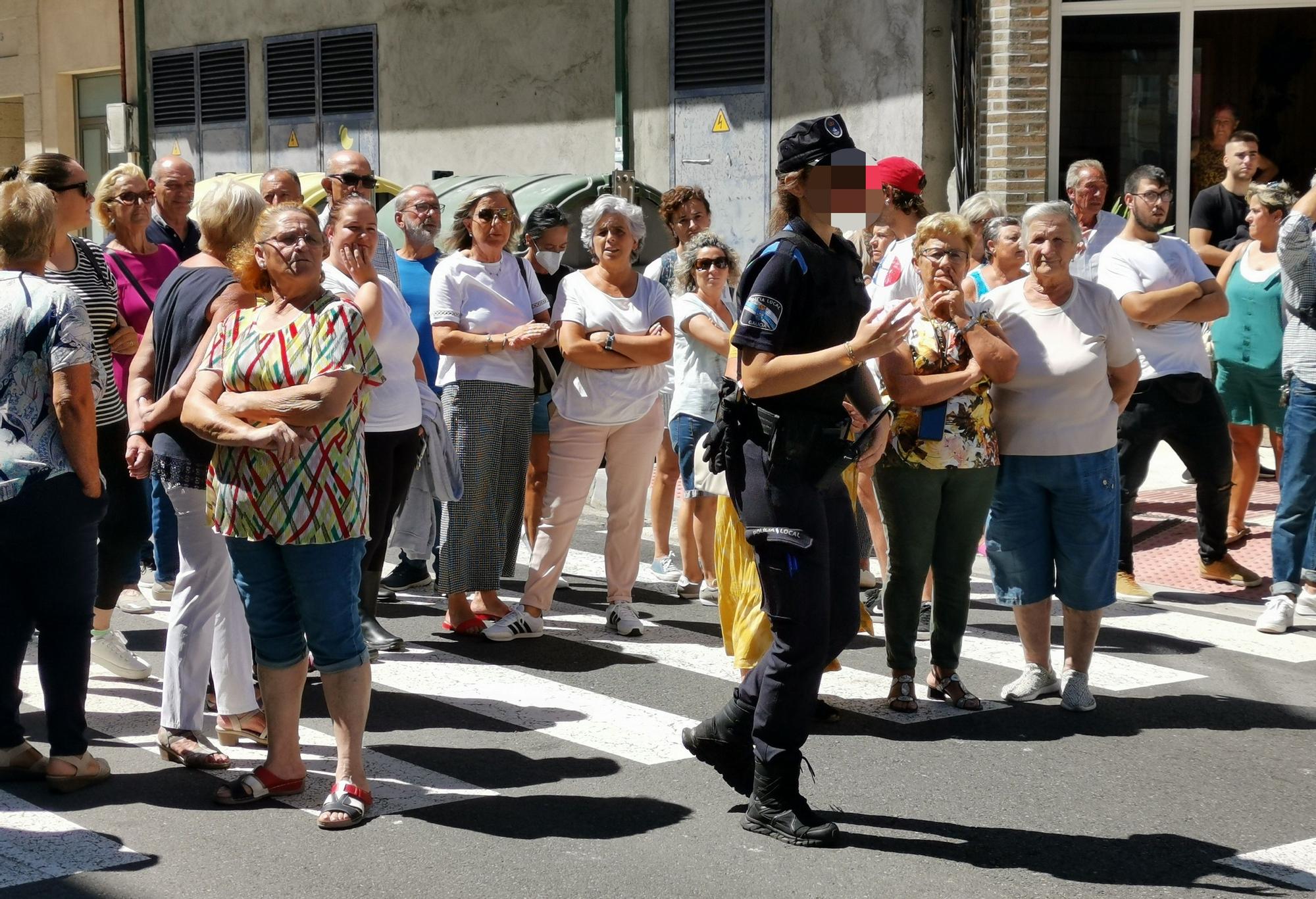 Concentración vecinal en Bueu contra la "inseguridad" ciudadana y un joven conflictivo