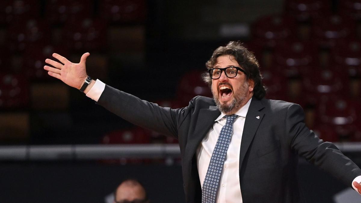 Andrea Trinchieri no pierde la esperanza de ganar el cuarto y forzar el quinto partido en el Palau