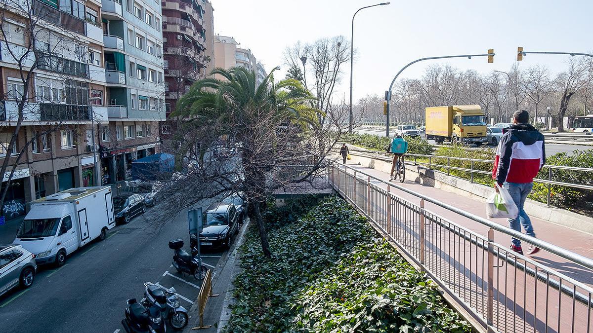 La avenida Meridiana de Barcelona a la altura del Pont del Dragó.