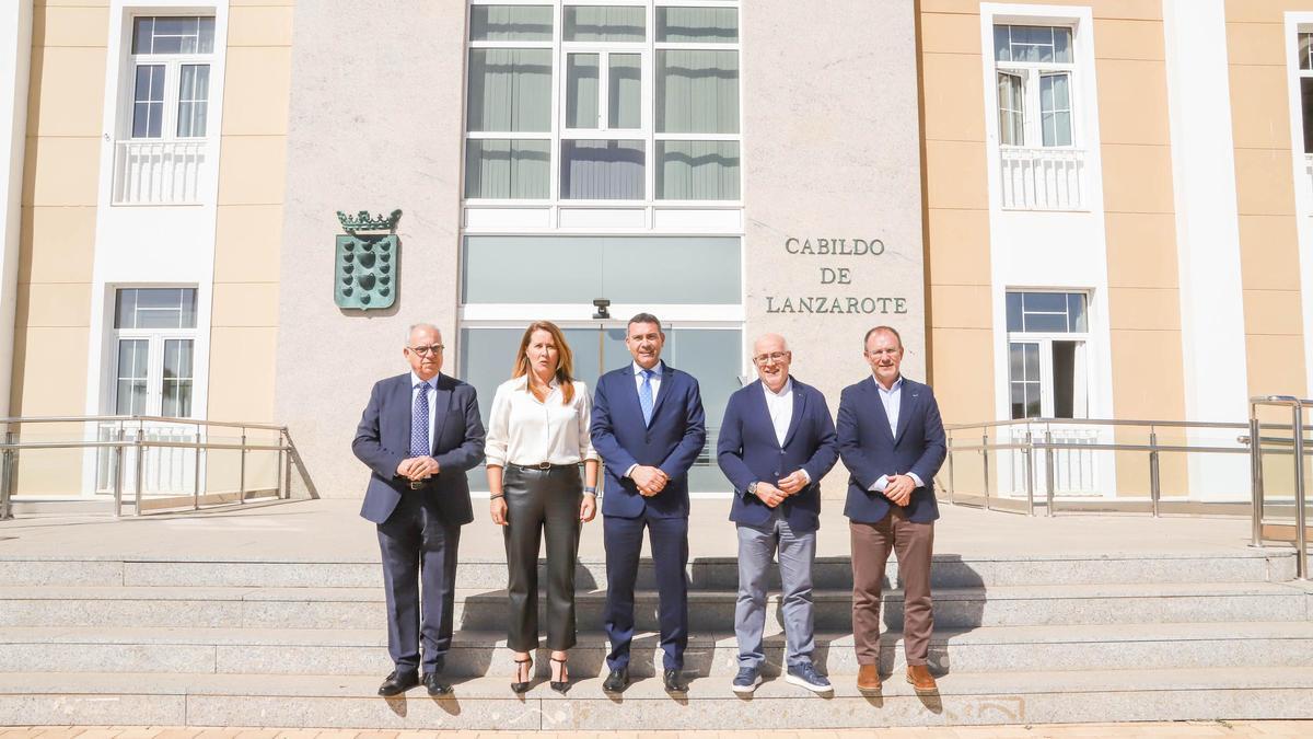 Los cabildos de Canarias están en contra de las prospecciones de tierras raras en Fuerteventura y concesiones mineras en Canarias.