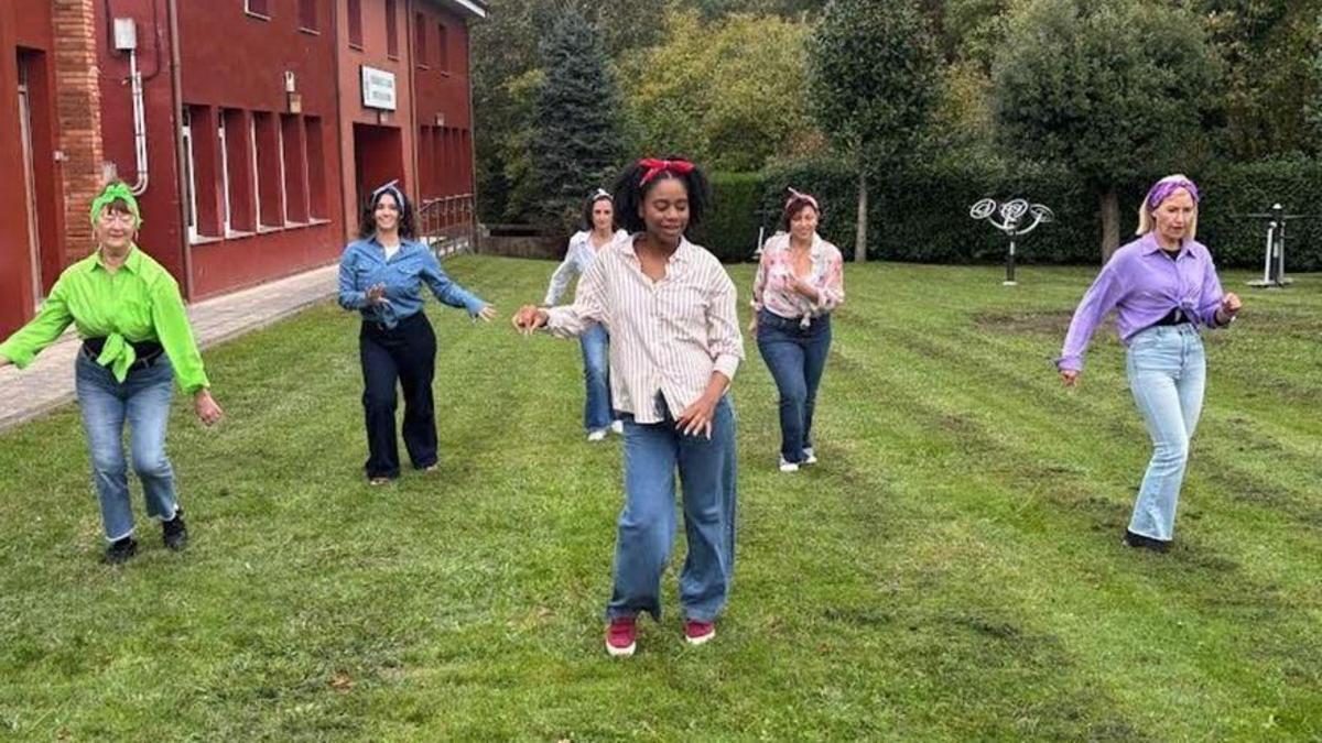 El grupo de baile de Villabona.