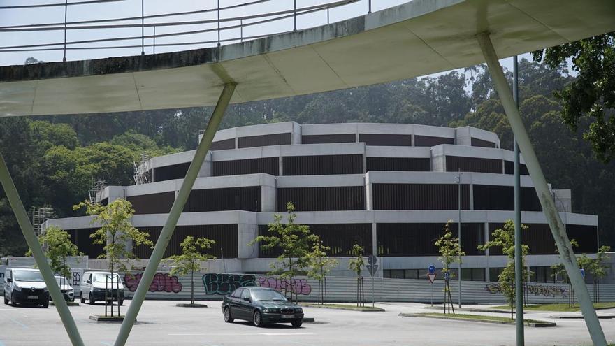 Las obras de urbanización del entorno modificarán el acceso al Multiusos de Bastiagueiro