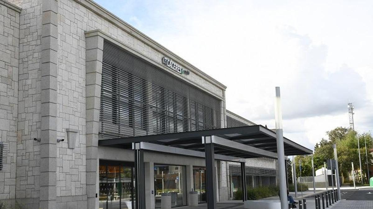 Exteriores de la Estación de Cáceres.