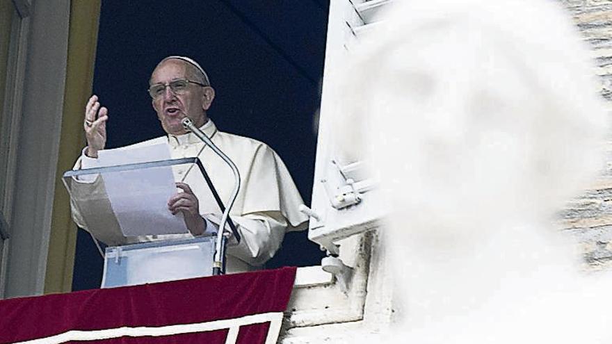 El papa Francisco, ayer, en el Vaticano. // Efe