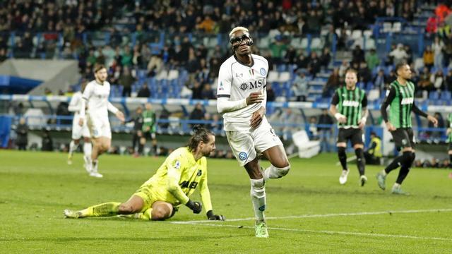 1-6. Osimhen y 'Kvara' resucitan al Nápoles