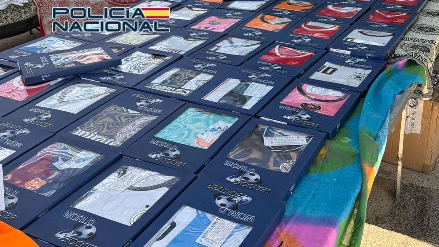 La Policía Nacional interviene más de 1300 artículos falsificados y detiene a 17 personas en Dénia
