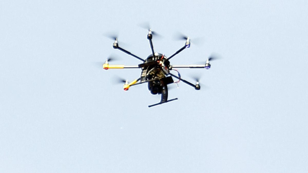 Un dron localiza a un hombre ahogado en playa de Daimús