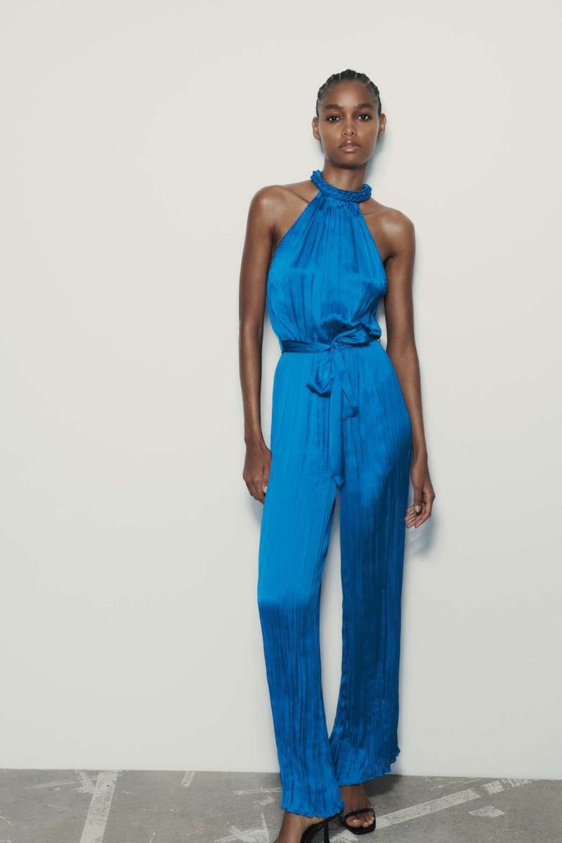 Mono de escote halter de Zara