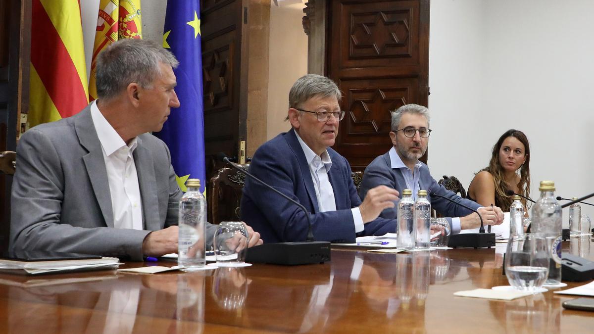 Puig preside la reunión de trabajo.