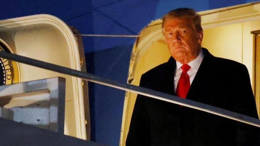 Donald Trump sortint de l&#039;Air Force One