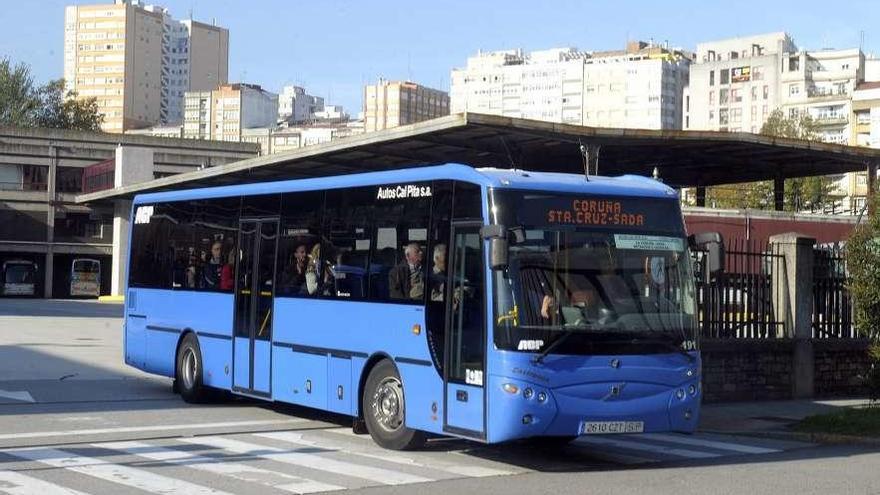 Autobús del grupo Cal Pita en la estación de A Coruña.