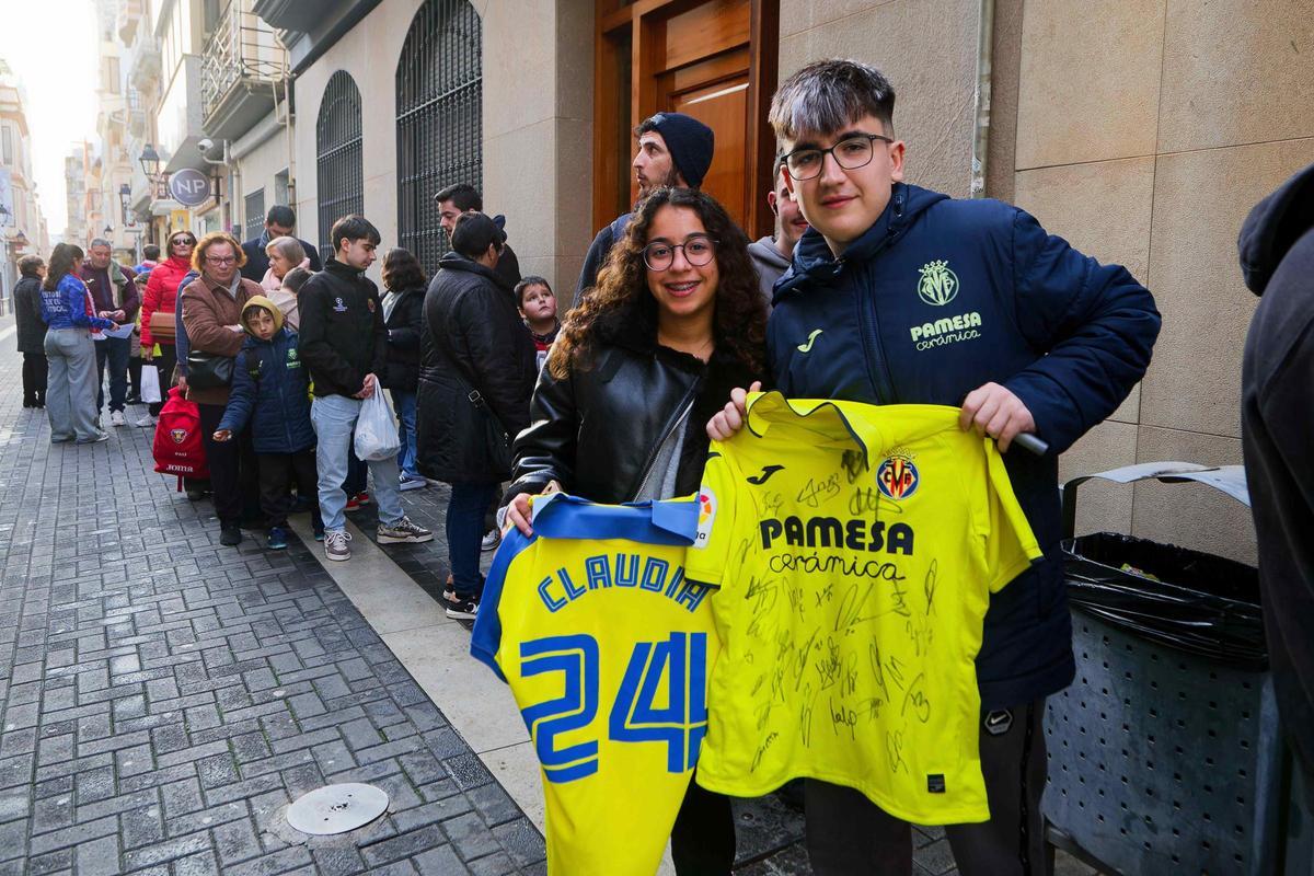 Galería | La afición del Villarreal, enloquecida con Willy Kambwala y el 'killer' Georges Mikautadze