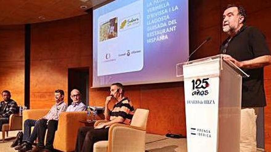 Vicent Tur, director Insular de Agricultura del Consell de Ibiza, se dirige al auditorio. JUAN A. RIERA