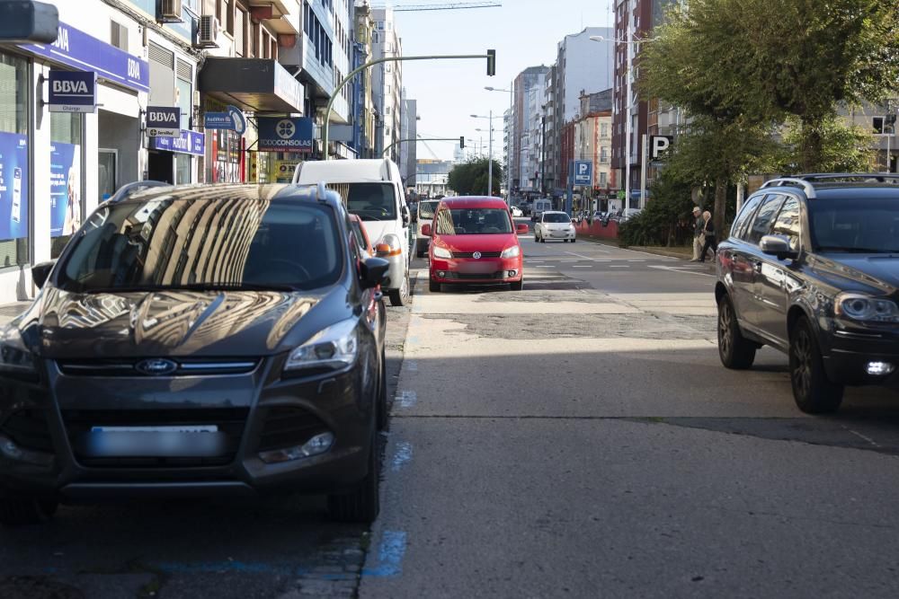 Policías locales informan a conductores y sancionan las infracciones más graves.