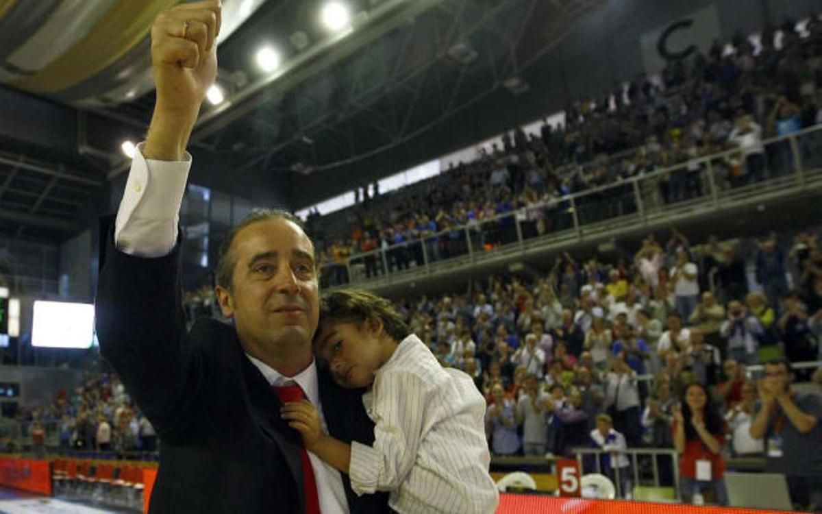 Vidorreta agradece junto a su hijo el apoyo de la afición en el Centro de Tecnificación.