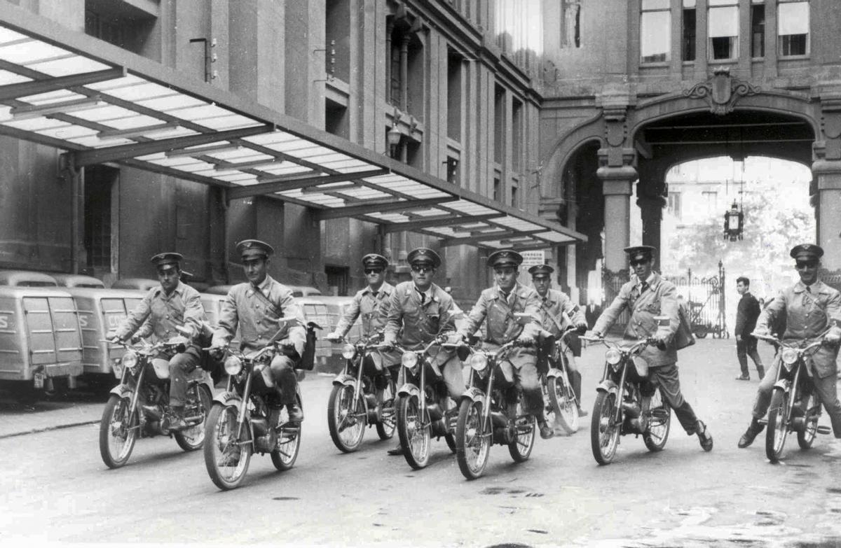 Repartidores de Correos hace más de 100 años.